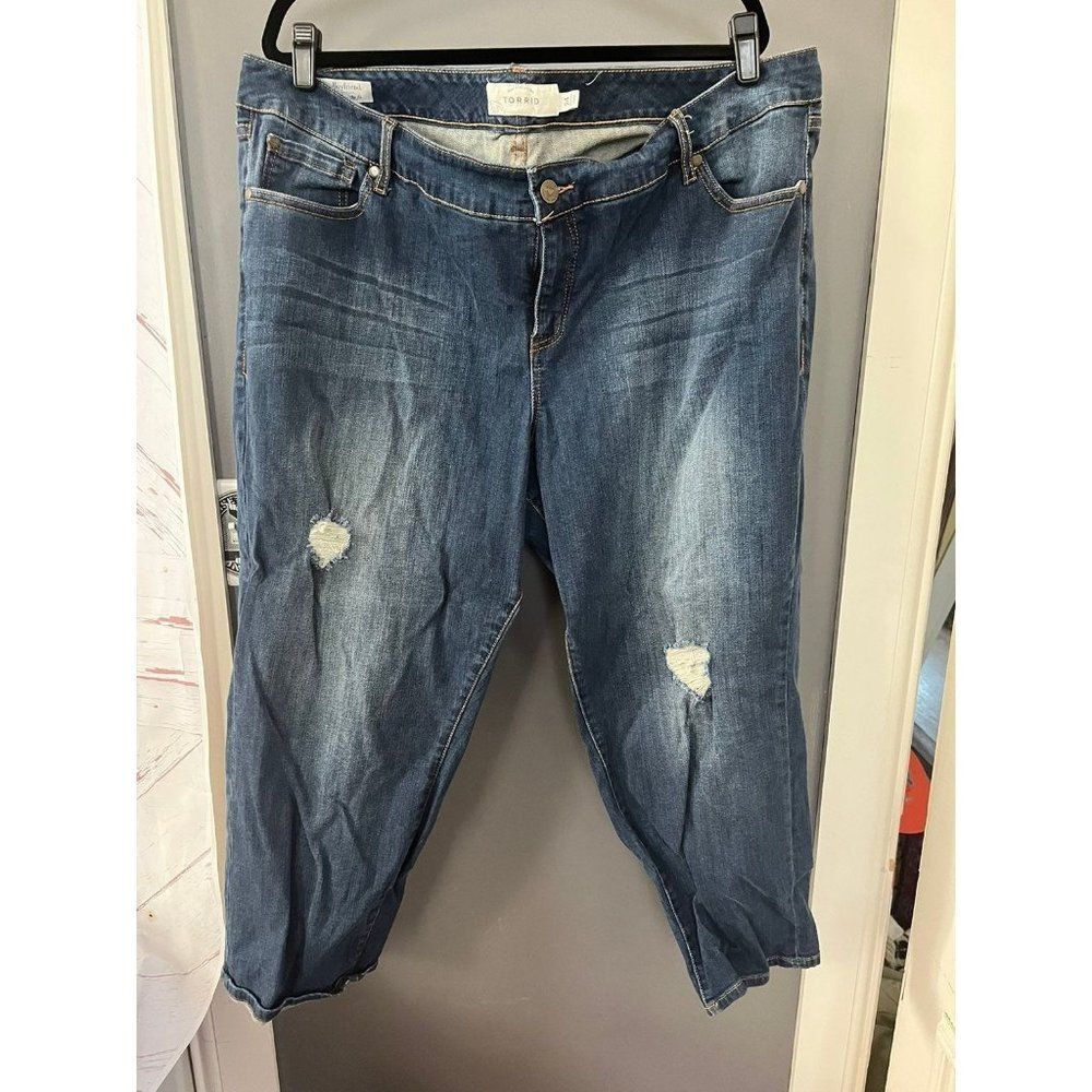 Torrid size 24 ex boyfriend capri distressed jeans